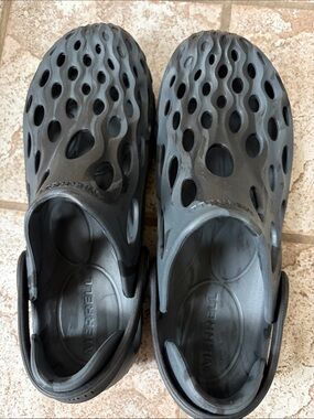 Merrell Women's Black Ventilated Slip-On Sandals